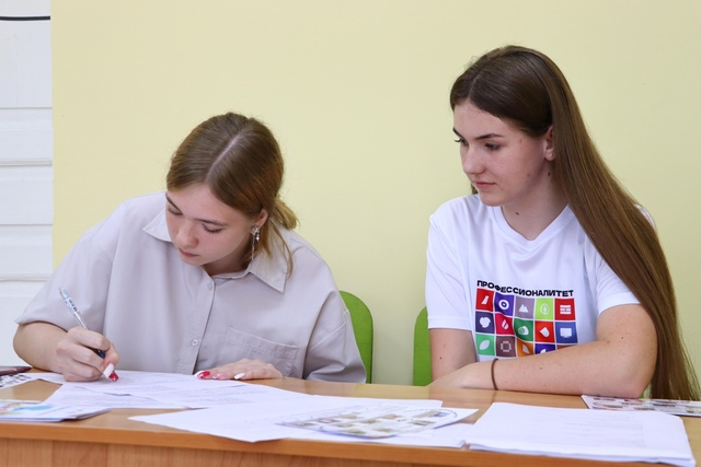 В Курской области продолжается приемная кампания в организации среднего профессионального образования, в том числе по программам федерального проекта «Профессионалитет».-2