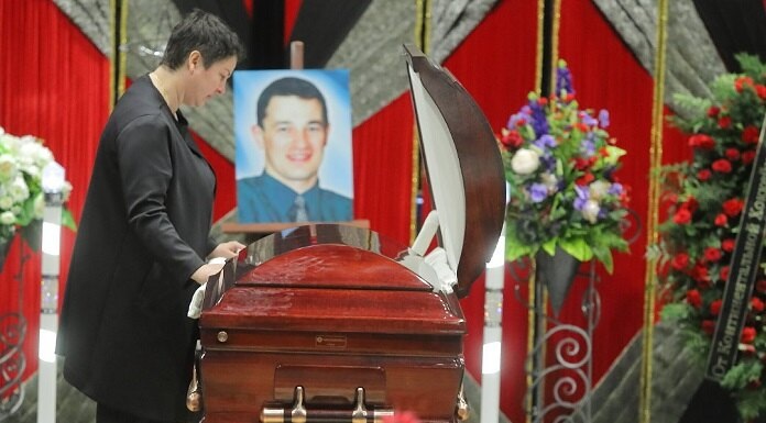    Новосибирцы простились с игроком и тренером хоккейной «Сибири» Андреем Тарасенко. Фото: Михаил Периков