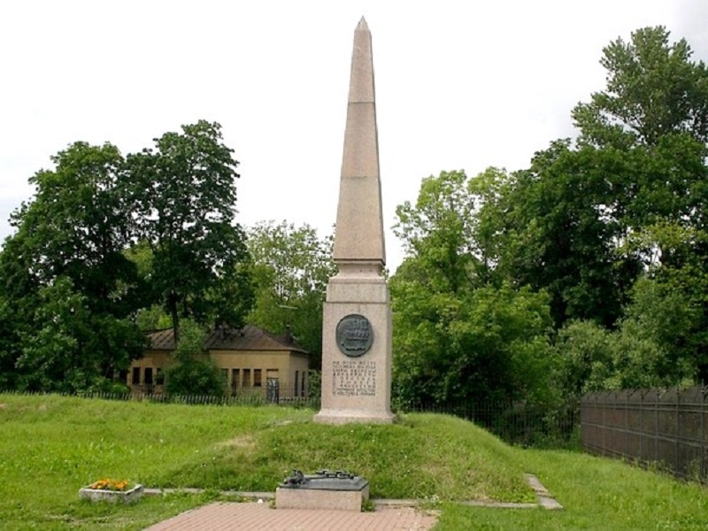 Монумент на месте казни декабристов. Источник: Wikimedia Commons