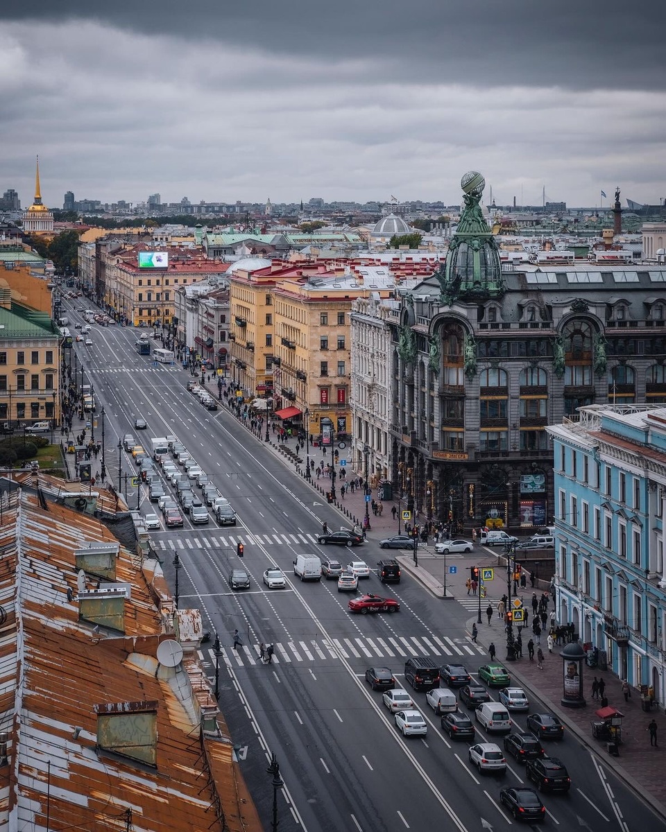 Невский проспект — главная улица Санкт-Петербурга! «Дом Книги» компании «Зингер».