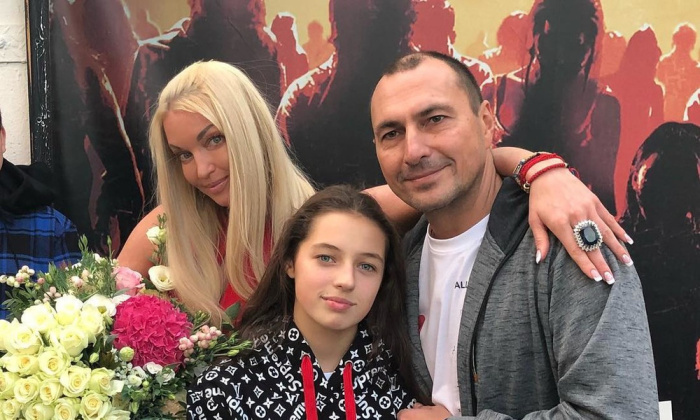 Игорь Вдовин и Анастасия Волочкова с дочерью. / Фото: www.woman.ru