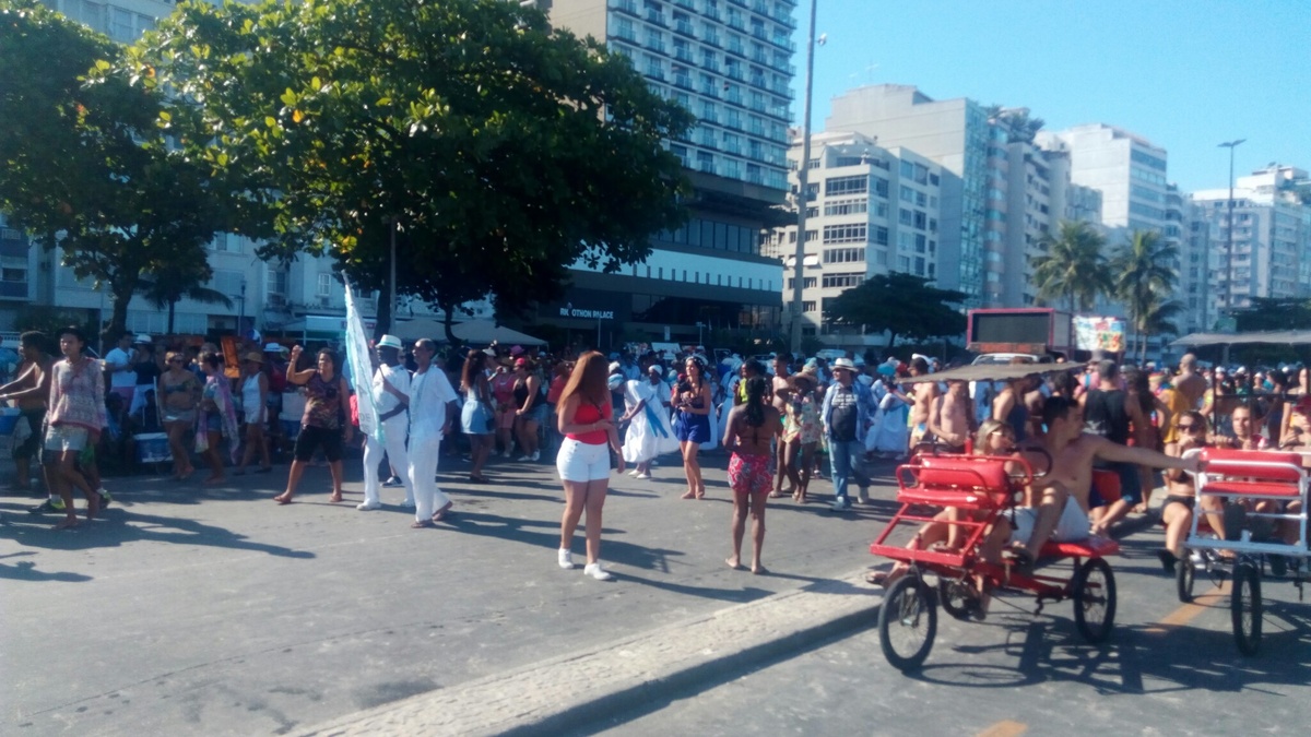 Уличный карнавал.