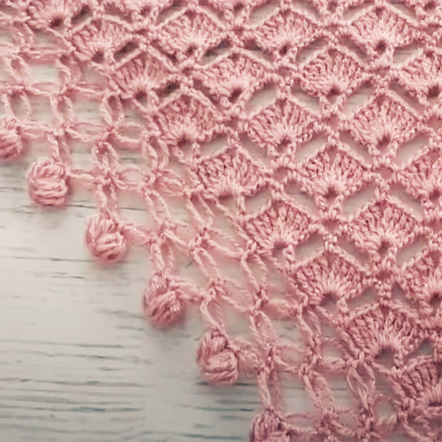    Красивая треугольная шаль крючком от Tuba crochet   
Источник: Кадр из видео