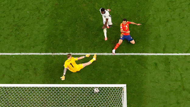    Победный гол Микеля Ойярсабаля. Reuters