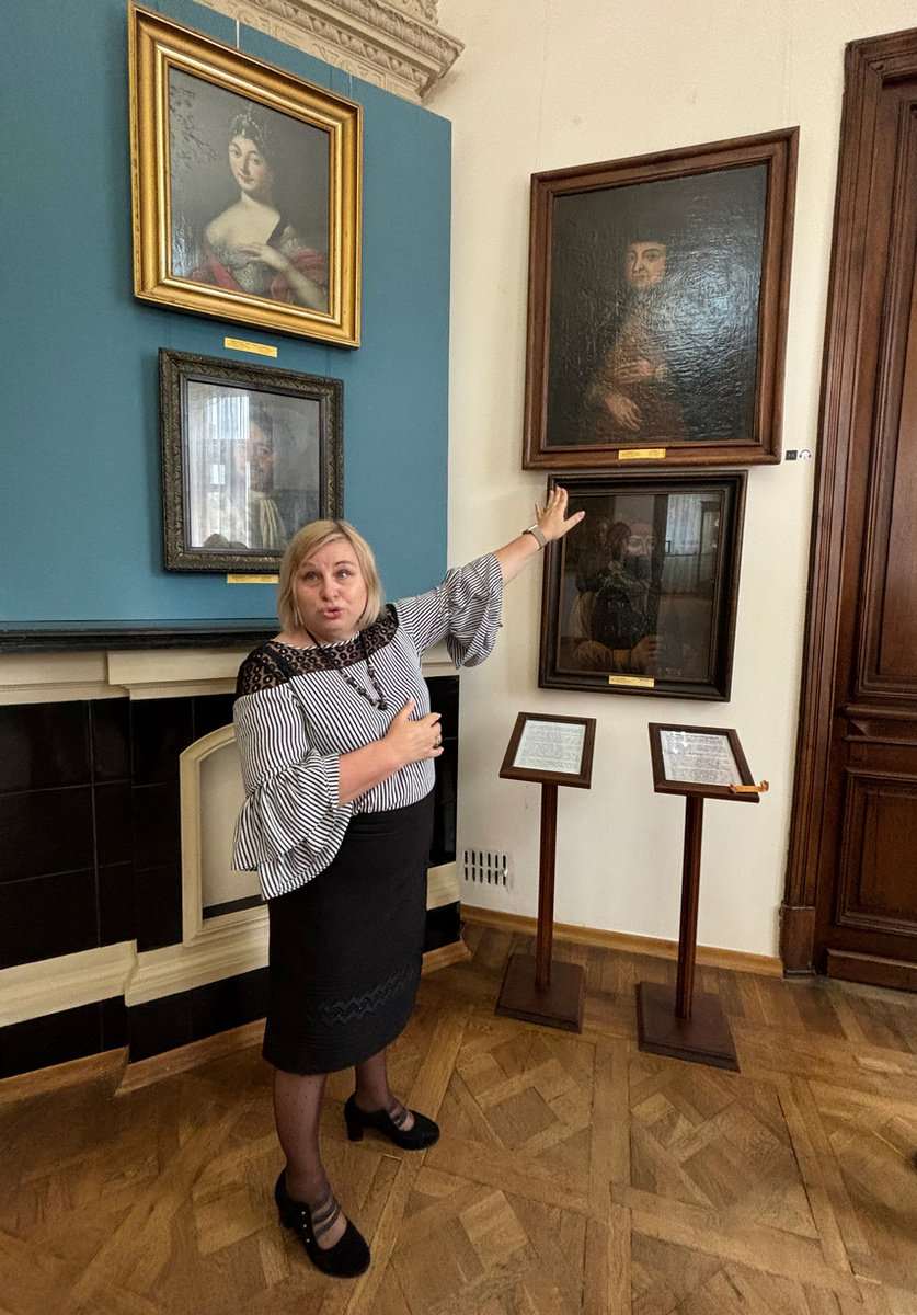 Наталья Бондарева провела для участников пресс-тура интересную экскурсию. Фото Виолетты БОРИСЕНКО.