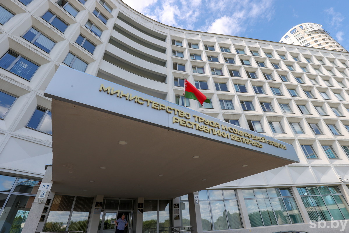    В Минтруда рассказали, влияет ли налог на профдоход на получение пособия на ребенка-инвалида