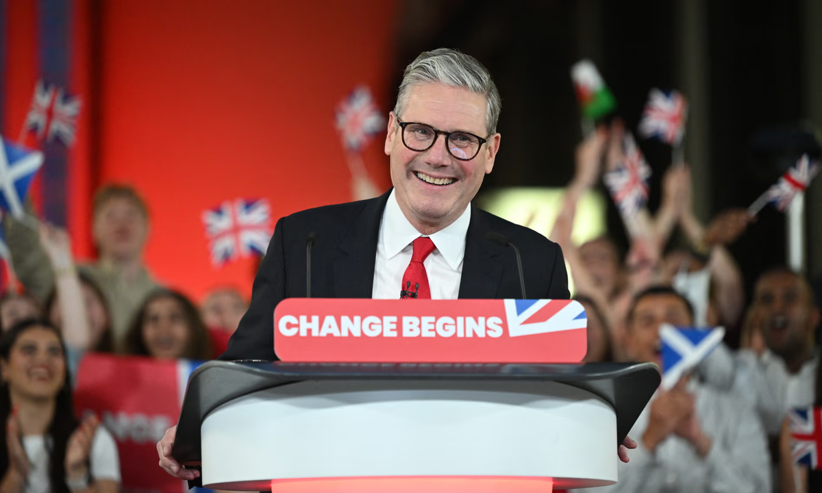 Кир Стармер на победном митинге лейбористов в Тейт Модерн, Лондон, 5 июля 2024 года. Фотография: Justin Tallis/AFP/Getty Images.