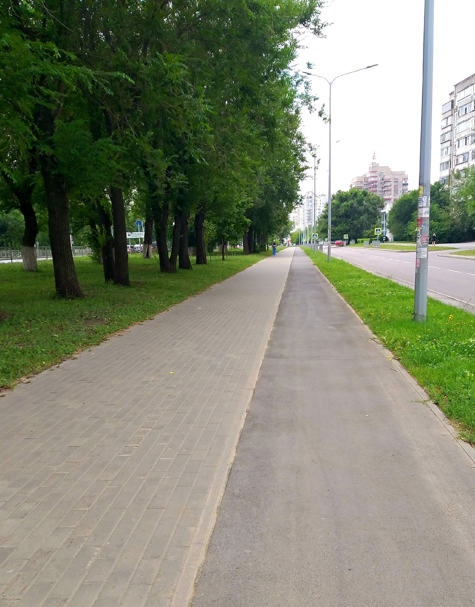 Солнца нет, но жарит ужасно.