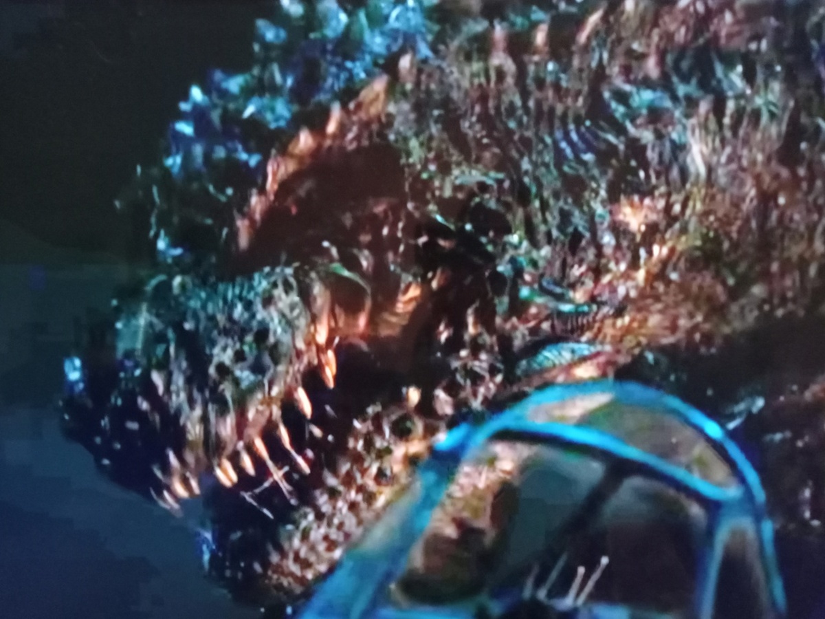 Годзилла выходит ночью на военную базу