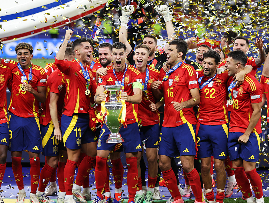 14 июля состоялся напряжённый финальный матч Евро-2024. За звание лучших боролись родоначальники футбола, сборная Англии, и команда Испании.