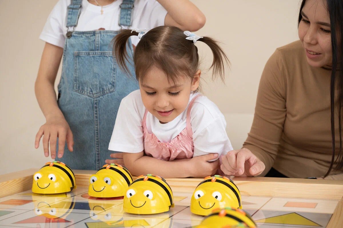 Лого-робот Пчелка Bee-Bot Источник: prioritet1.com