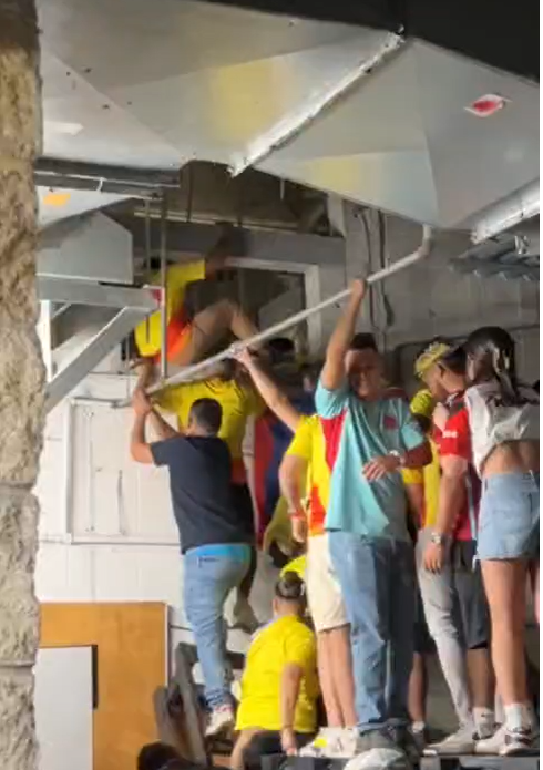 Попытки болельщиков попасть на чемпионат Америки по футболу без билета