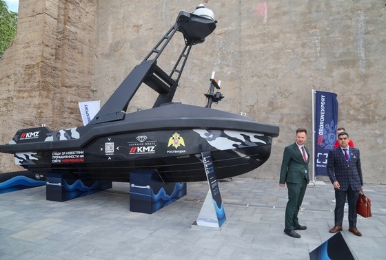    Безэкипажный катер «Визир»