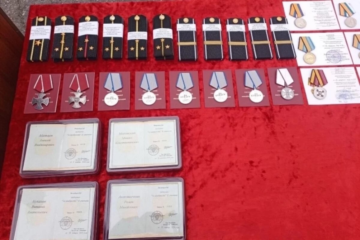    На Камчатке за выполнение задач в ходе СВО награды получили военные пловцы
