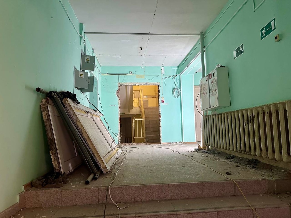    В Сургуте впервые за 37 лет ремонтируют центр плавания «Дельфин»