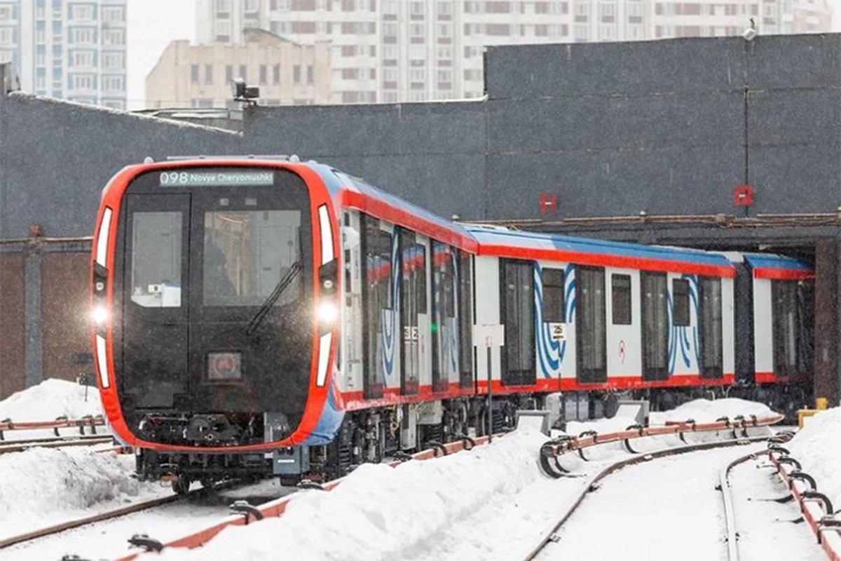 Поезд Москва 2020