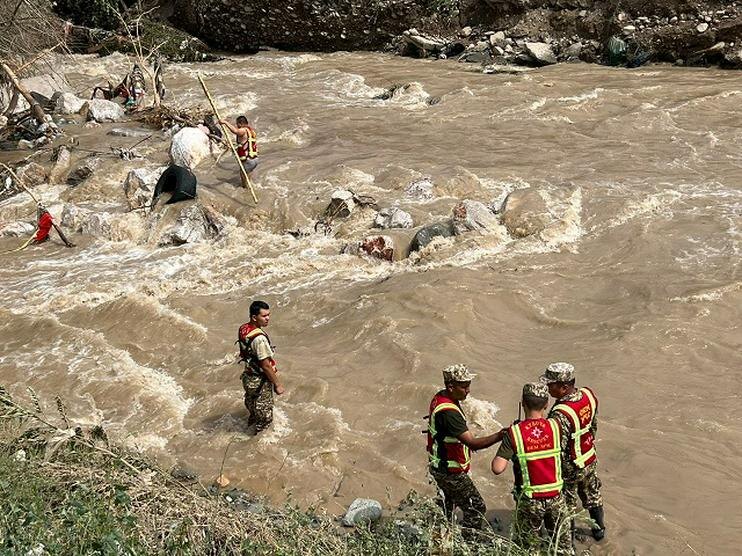 В ходе поисково-спасательных работ. Фото пресс-службы МЧС Кыргызстана