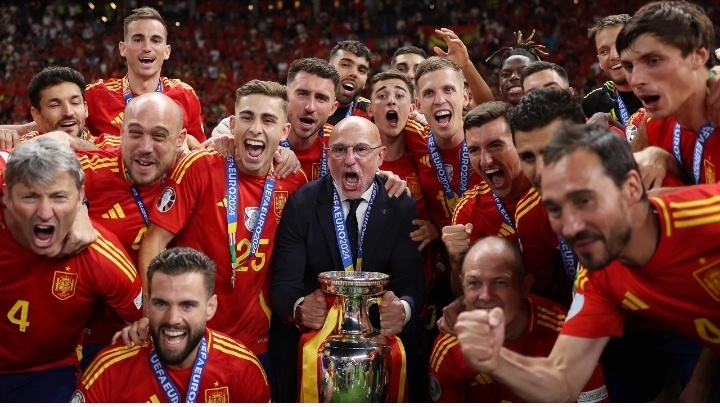  Вот и закончился этот чемпионат Европы, который получился, возможно, не самым ярким и зрелищным, но символично, что чемпионом стала веселая и атакующая команда - Испания!