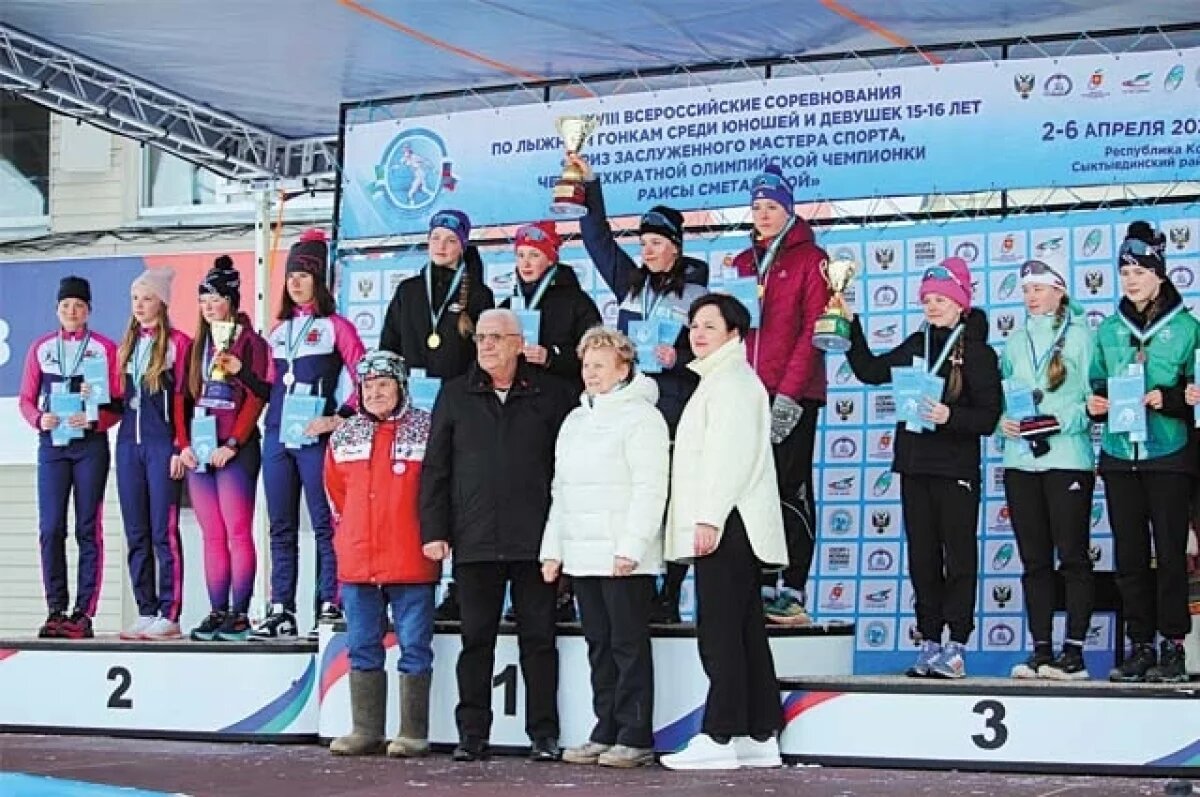    Награды победителям и призёрам вручали Раиса Сметанина, Светлана Суворкина, Николай Бажуков, Виктория Попова и Николай Чарин.