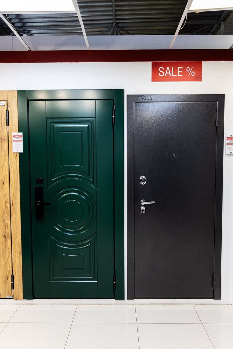 Чем меньше такая дверь привлекает внимание – тем лучше. 