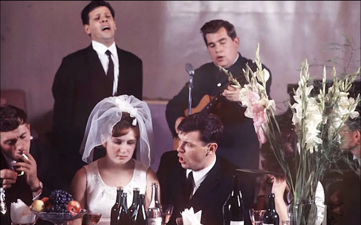 Поющий ведущий.