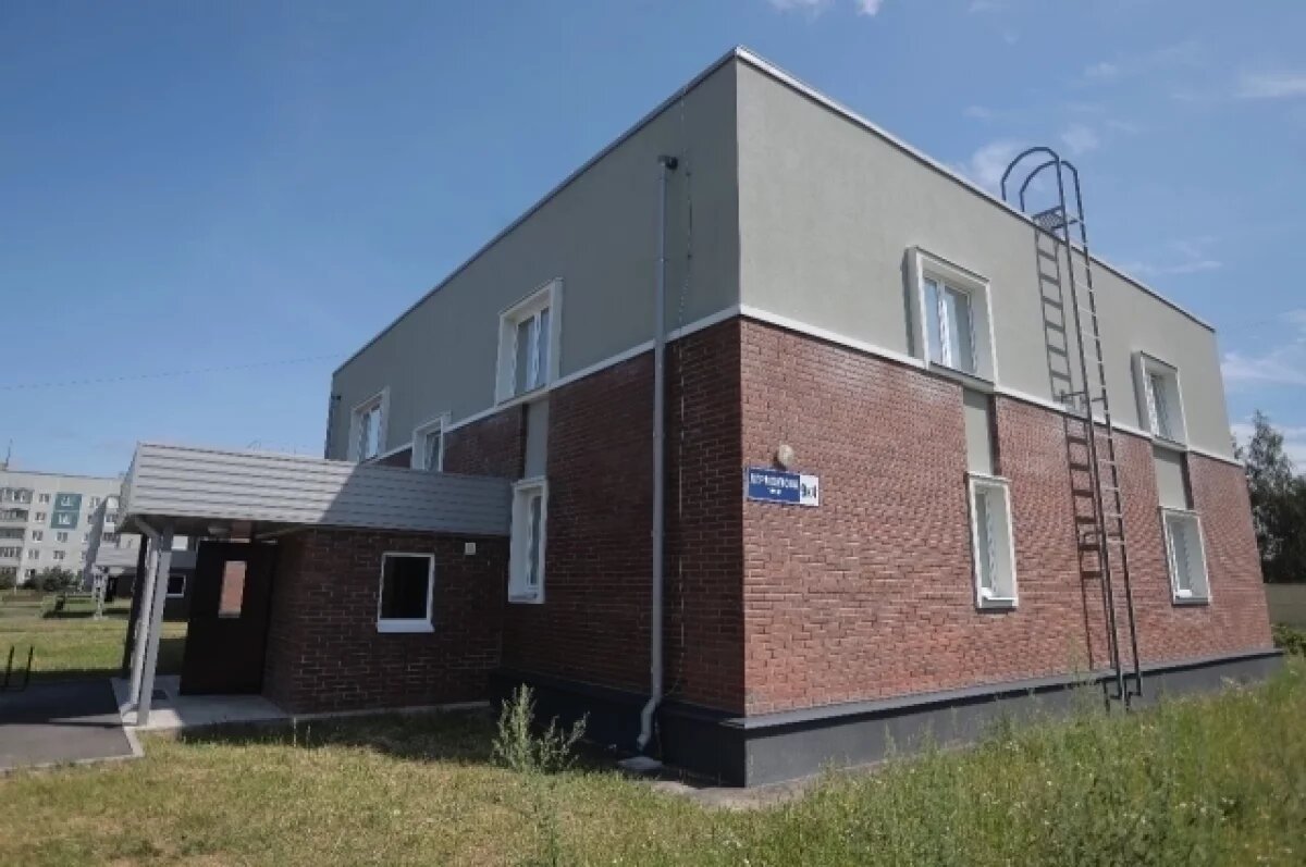    В доме проживают всего девять семей