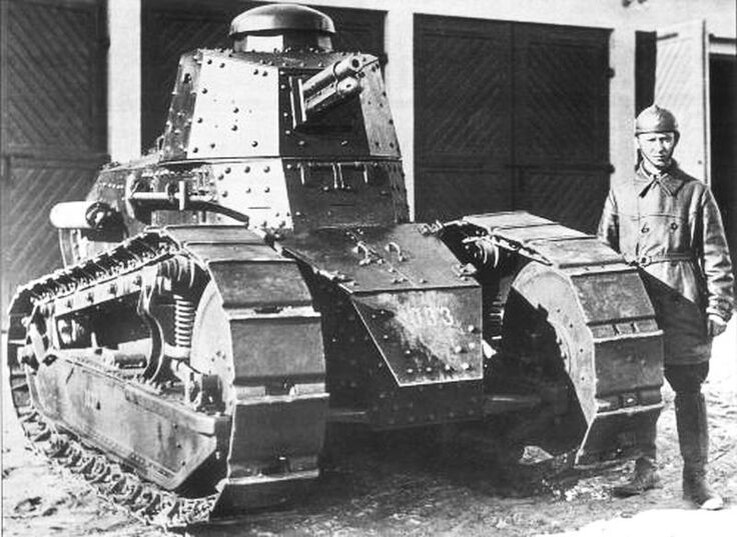 Рено FT (фр. Renault FT, Automitrailleuse à chenilles Renault FT modèle 1917) — первый серийный лёгкий танк.