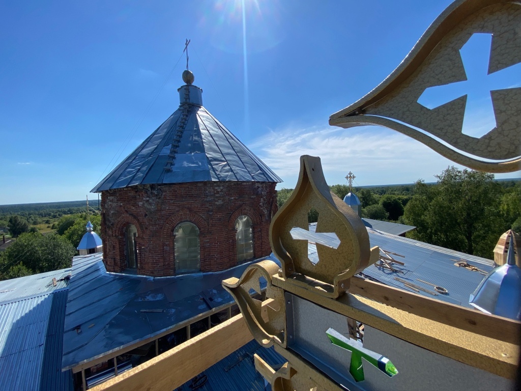 На храме в Тверской области, построенном при участии Николая II, установили два креста