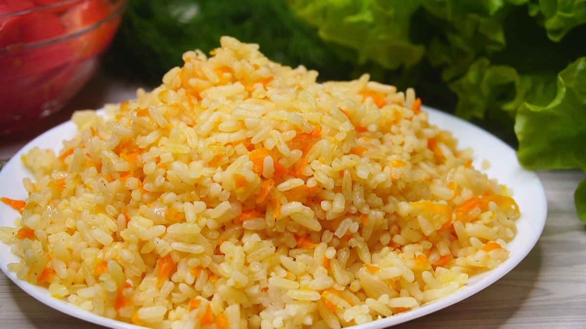 Рис - настоящая палочка-выручалочка для занятых хозяек, ведь он практически всегда есть на кухне и он идеален для приготовления быстрых и вкусных гарниров и других блюд.