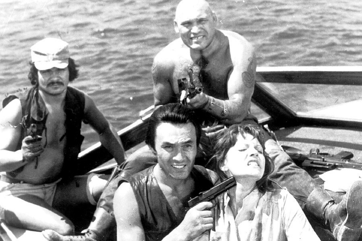 Кадр из фильма "Пираты XX века". 