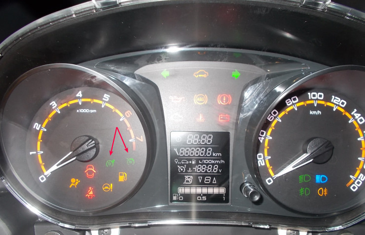 Значки круиз-контроля и ограничения скорости на приборной панели Lada Granta