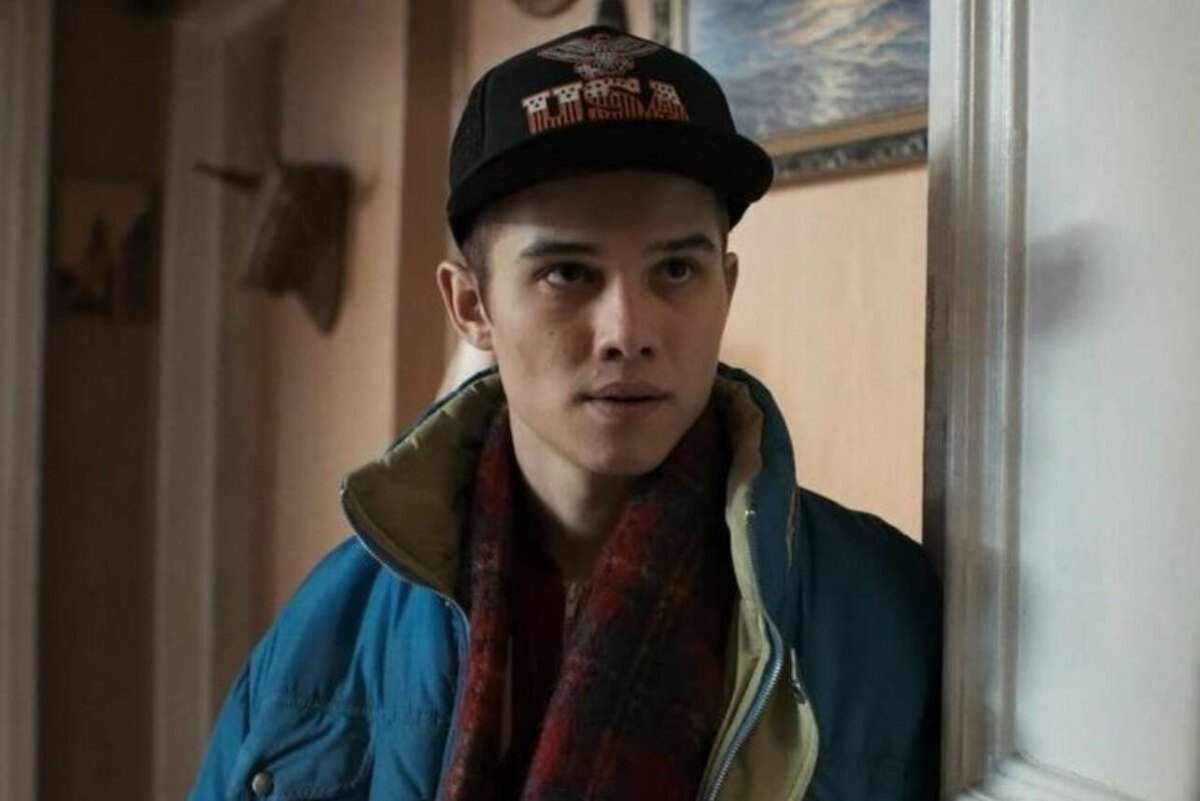    Рузиль Минекаев в сериале «Слово пацана. Кровь на асфальте», 2023 Кадр из фильма