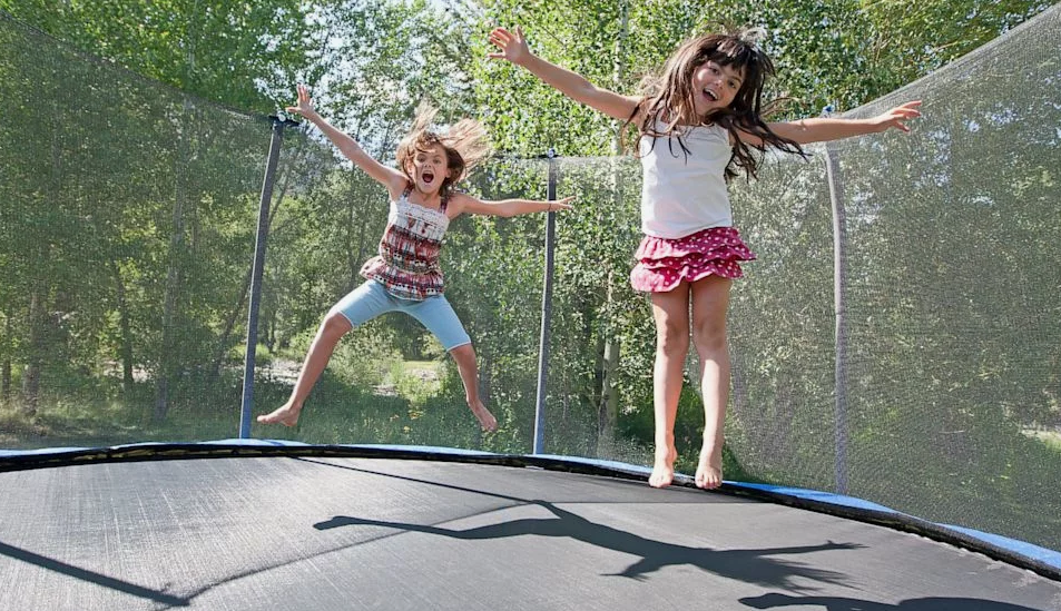 Батут ведь сносится, если семилетка на нем попрыгает