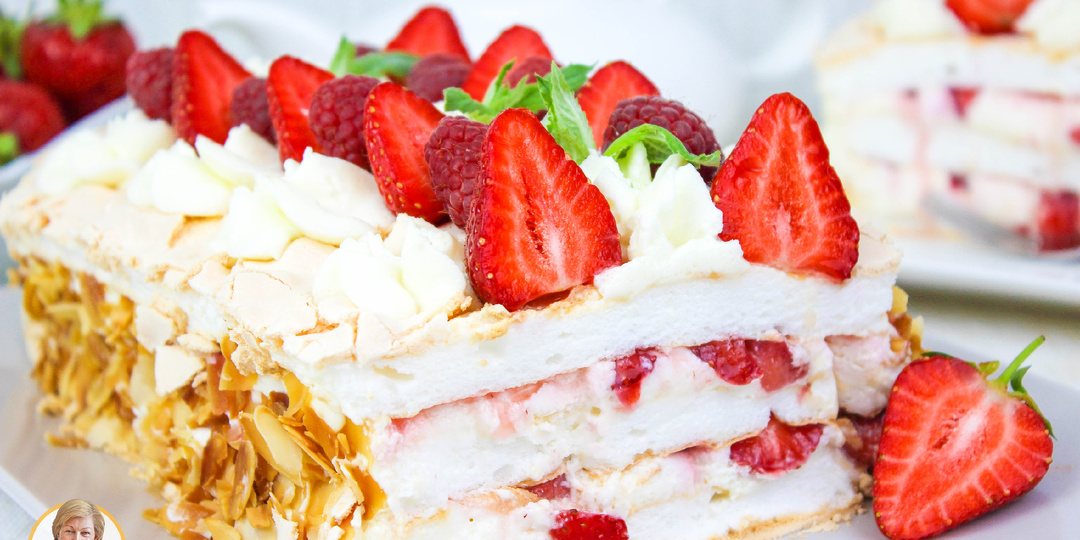 Нежнейший Меренговый торт с клубникой. Просто и быстро