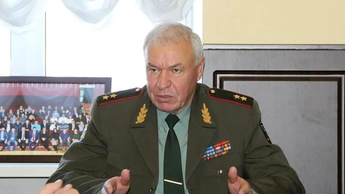    Генерал-лейтенант Виктор Соболев.