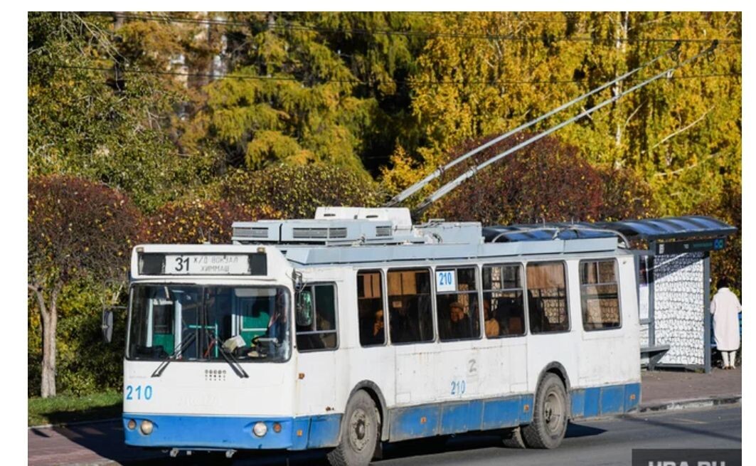     Транспорт едет по дороге Источник: ura.news Автор фото: Юлия Аверина