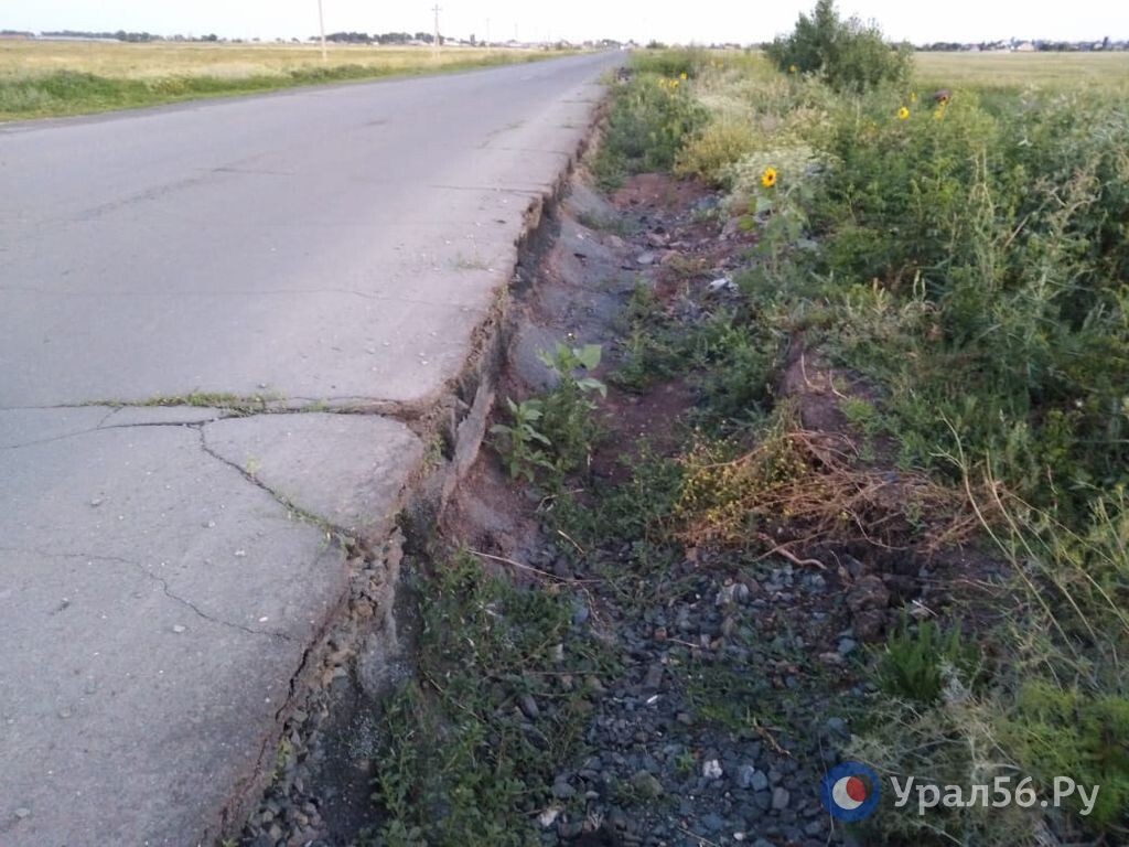    Вместо обочин теперь глубокие овраги: Дорога в поселок Ора Орска пострадала во время паводка, но не дождалась ремонта
