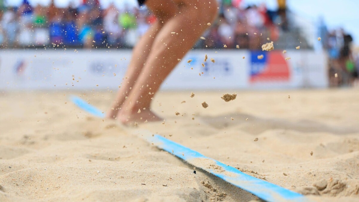 Столица Ямала вновь готовится принять турнир по пляжному волейболу «66 Параллель». Участие в нем примут 35 команд — 15 женских и 20 мужских. Возраст спортсменов — от 16 лет.