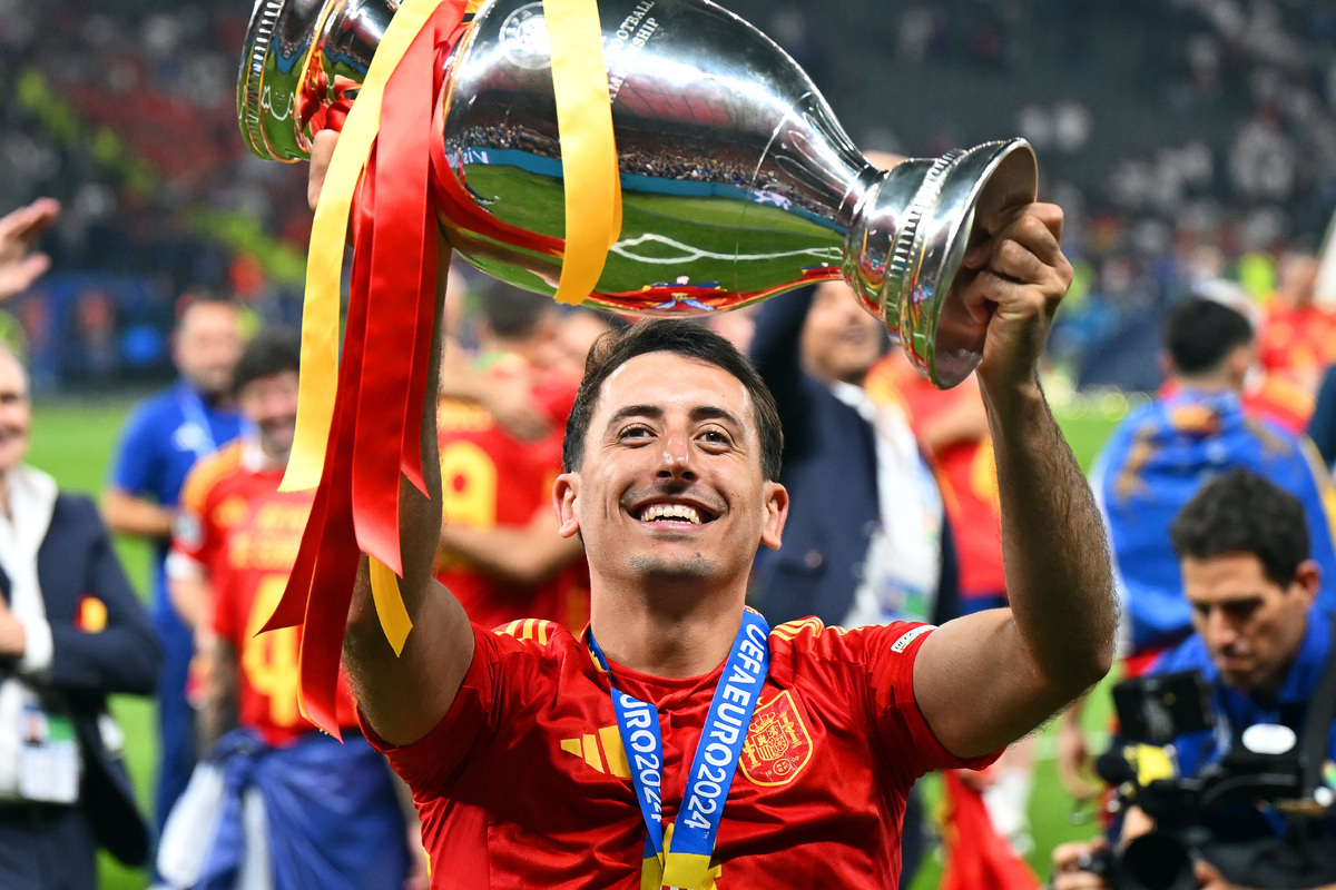     Забил самый красивый гол Евро-2024: 8 редких фактов об испанском чемпионе Микеле Оярсабале