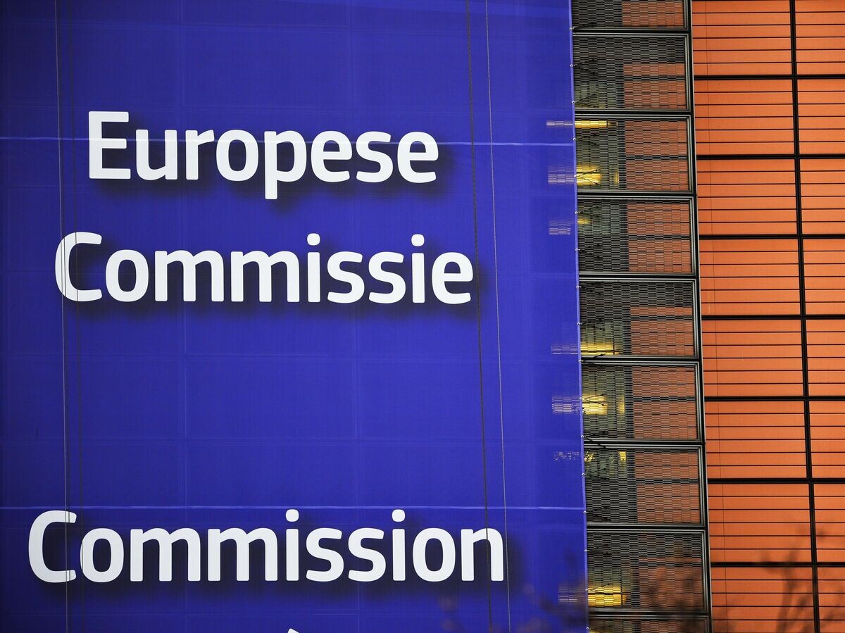    Баннер на здании Европейской Комиссии в Брюссел© РИА Новости / Алексей Витвицкий