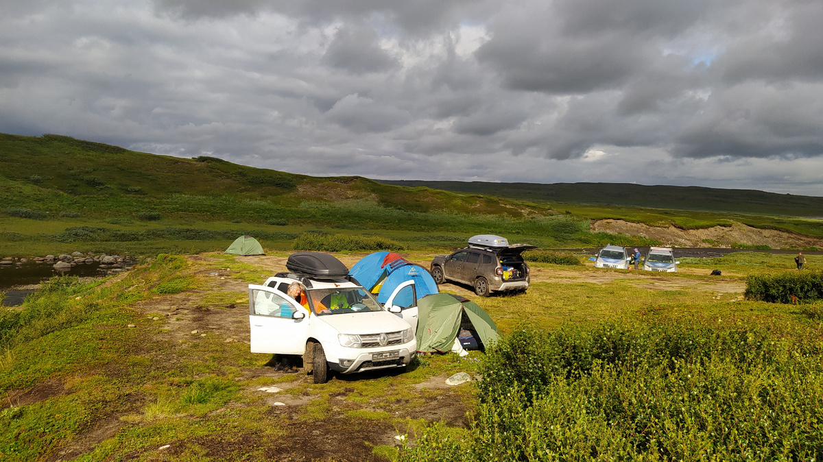 Наш лагерь у водопада на Скорбеевке