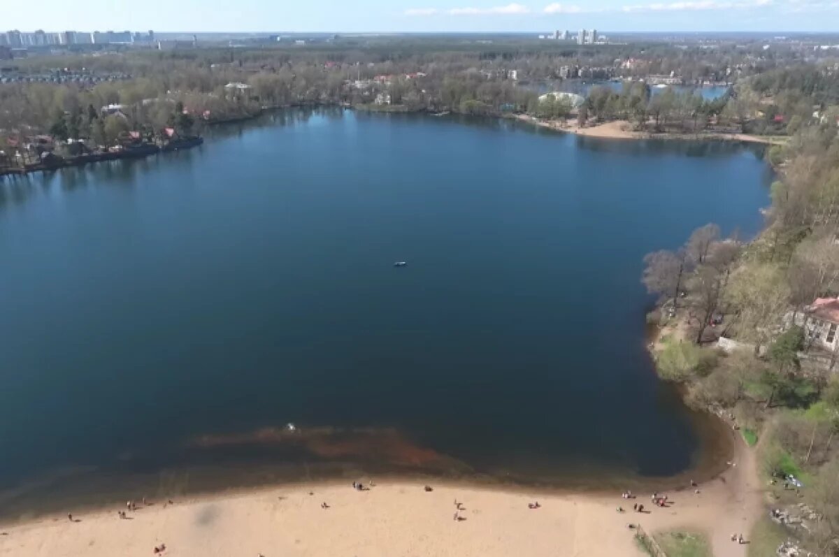    Лишь одно озеро в Петербурге признали пригодным для купания