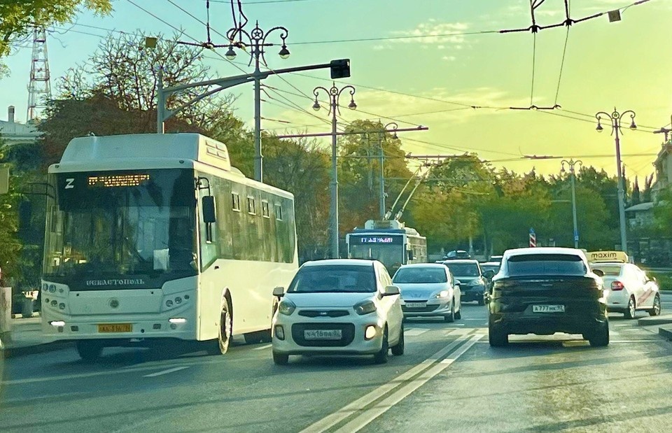    При воздушной тревоге автобусы и троллейбусы будут доезжать до ближайшей остановки. Виктория Орлова