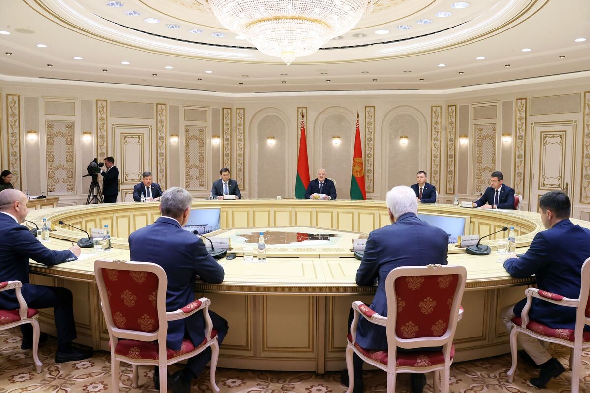    Минск — Чебоксары: новое, но перспективное направление. Подробности встречи Лукашенко с главой Чувашии