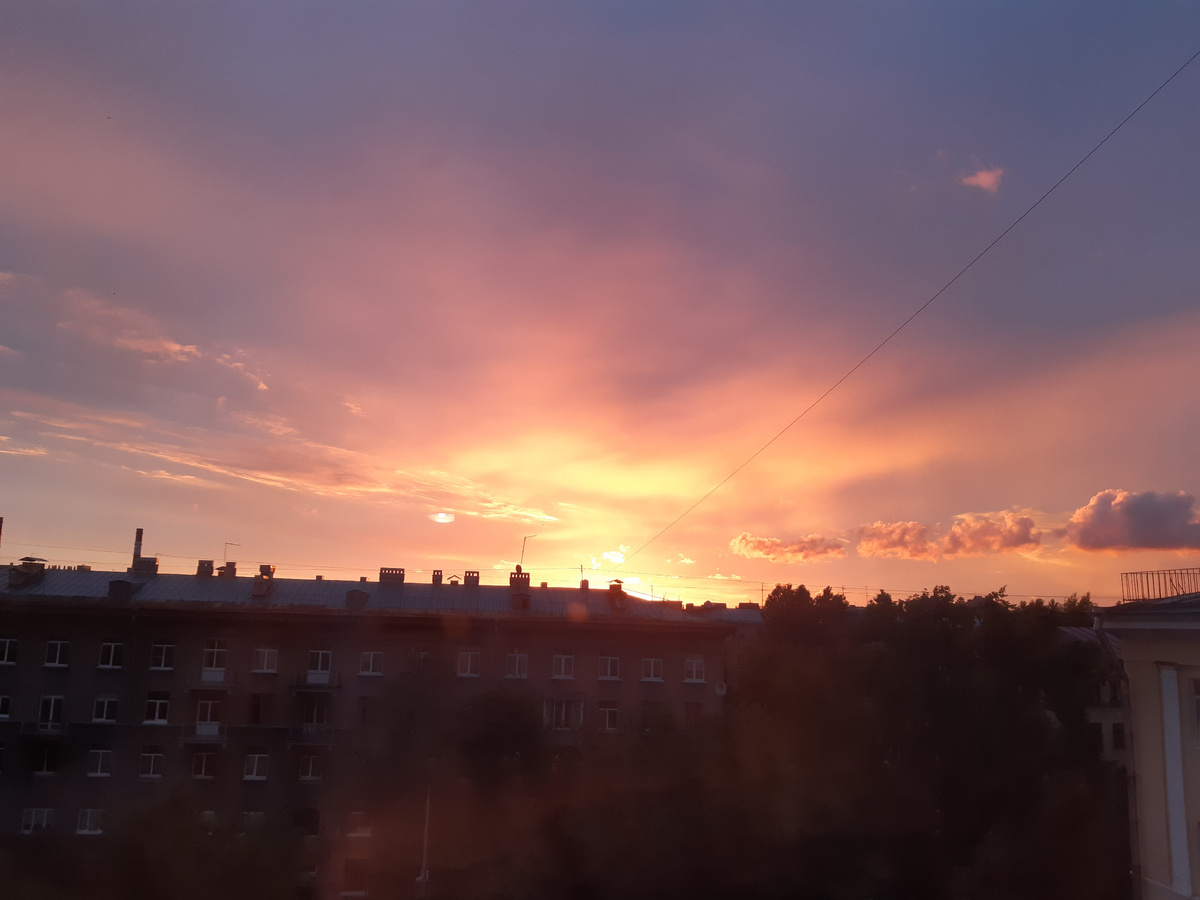Закат в небе над Питером (без обработки)
