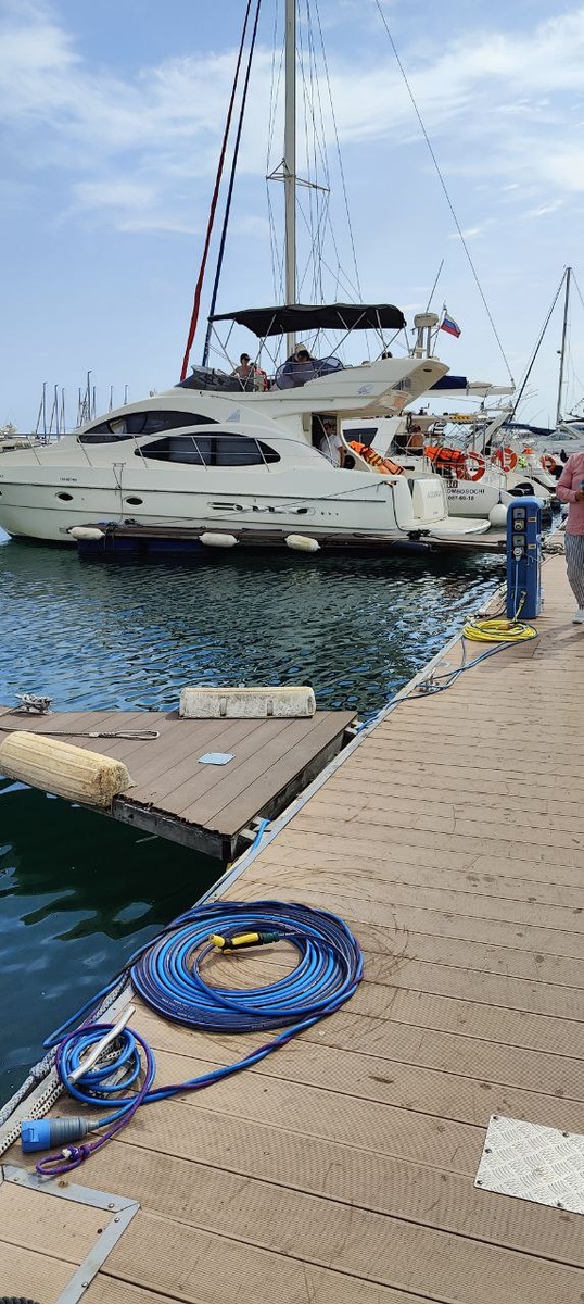 Вот такие разные яхты нам предлагали