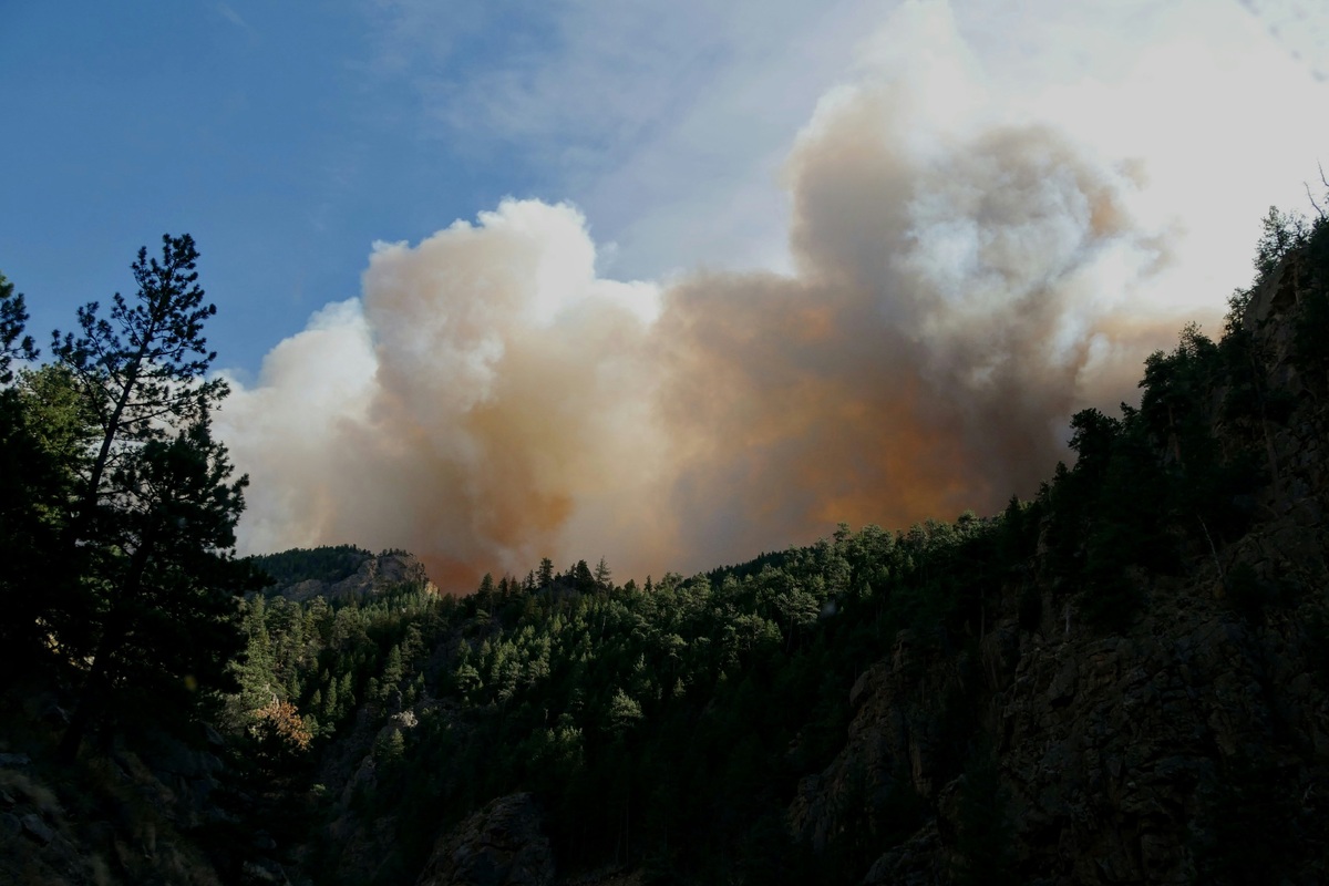     Еще один крупный пожар на юге России: горит Карадагский природный заповедник