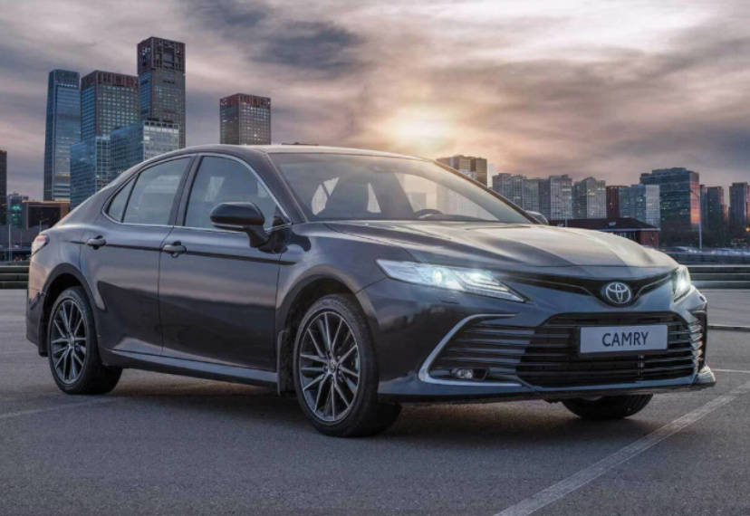 Toyota Motor Corporation.крупнейшая японская автомобилестроительная корпорация, также предоставляющая финансовые услуги и имеющая несколько дополнительных направлений в бизнесе. Штаб-квартира — в городе Тоёта, префектура Айти (Япония). Компания занимает 10 место в Fortune Global 500 (2009 год).

Toyota Motor Corporation является основным членом Toyota Group. С этой компанией в основном ассоциируется бренд Toyota. Логотип компании изображает стилизованную ткацкую петлю и связан с тем, что свою деятельность компания начинала с выпуска автоматических ткацких станков.