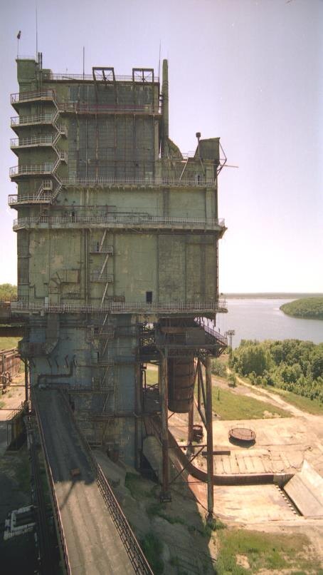 Фото 2. Фасад боковой главного стенда КБХА Воронеж. 