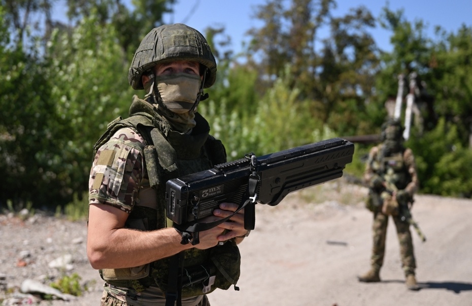 Разговоры о необходимости смены правящих элит все чаще звучат в обществе после начала специальной военной операции России на Украине.-8